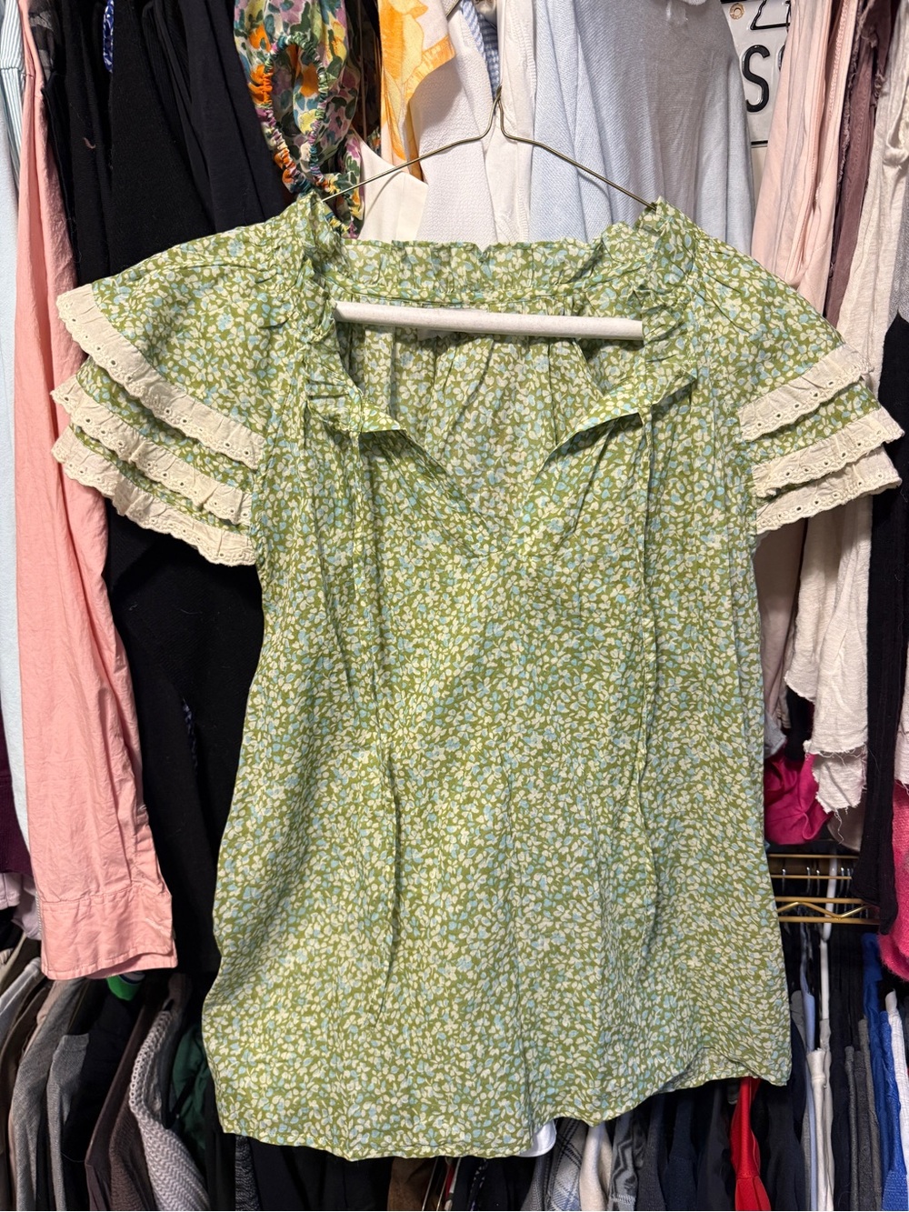 Green Floral Tie-Neck Blouse with Lace-Trim Flutter Sleeves